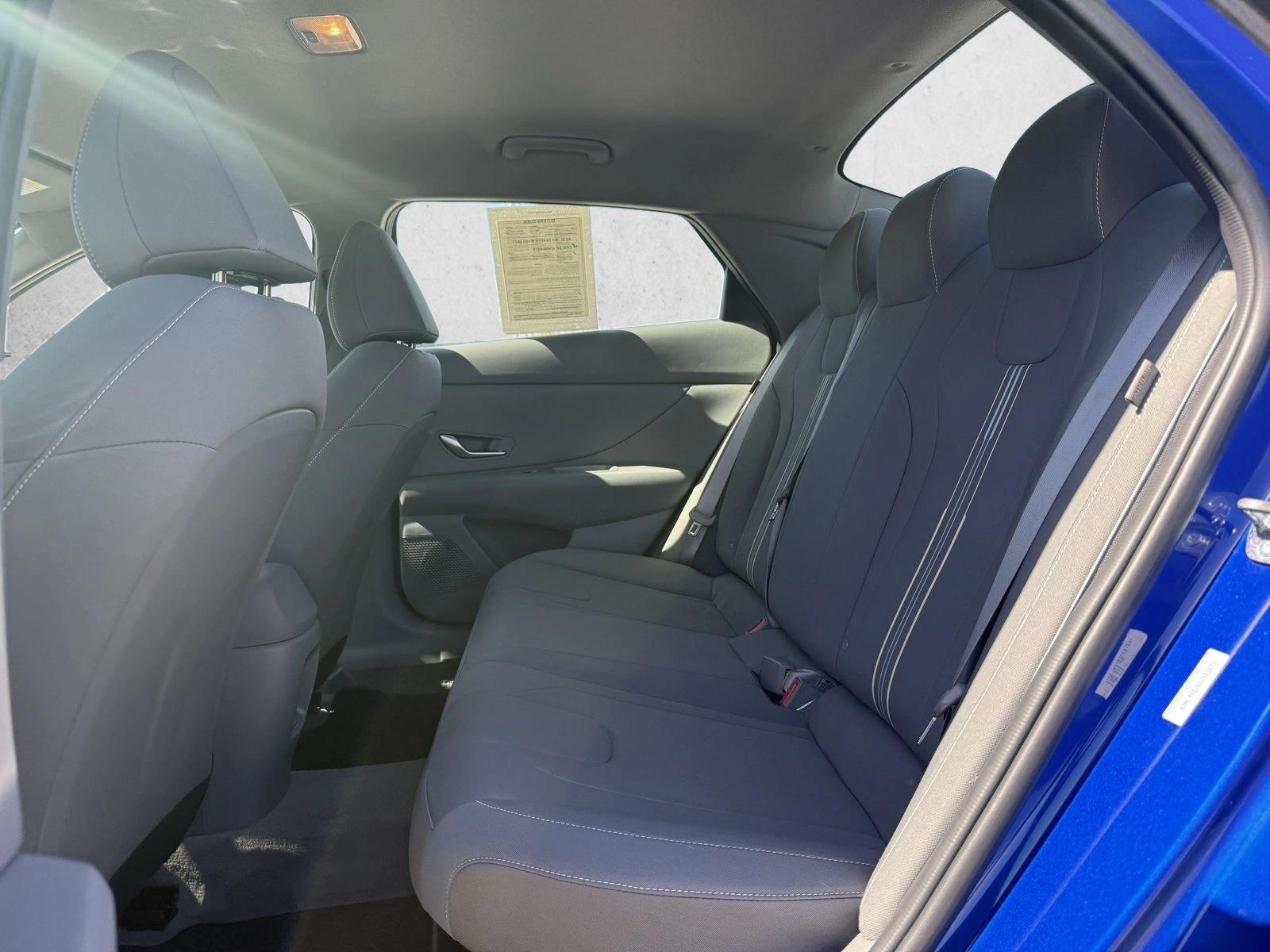 2025 Hyundai Elantra Blue - Photo 14