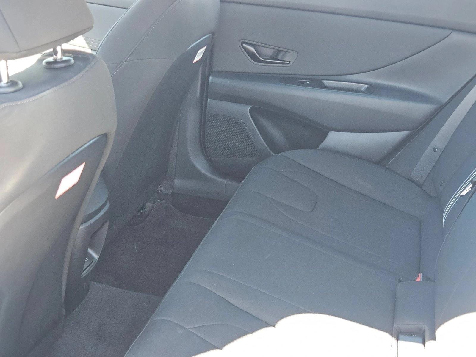 2025 Hyundai Elantra Blue - Photo 18