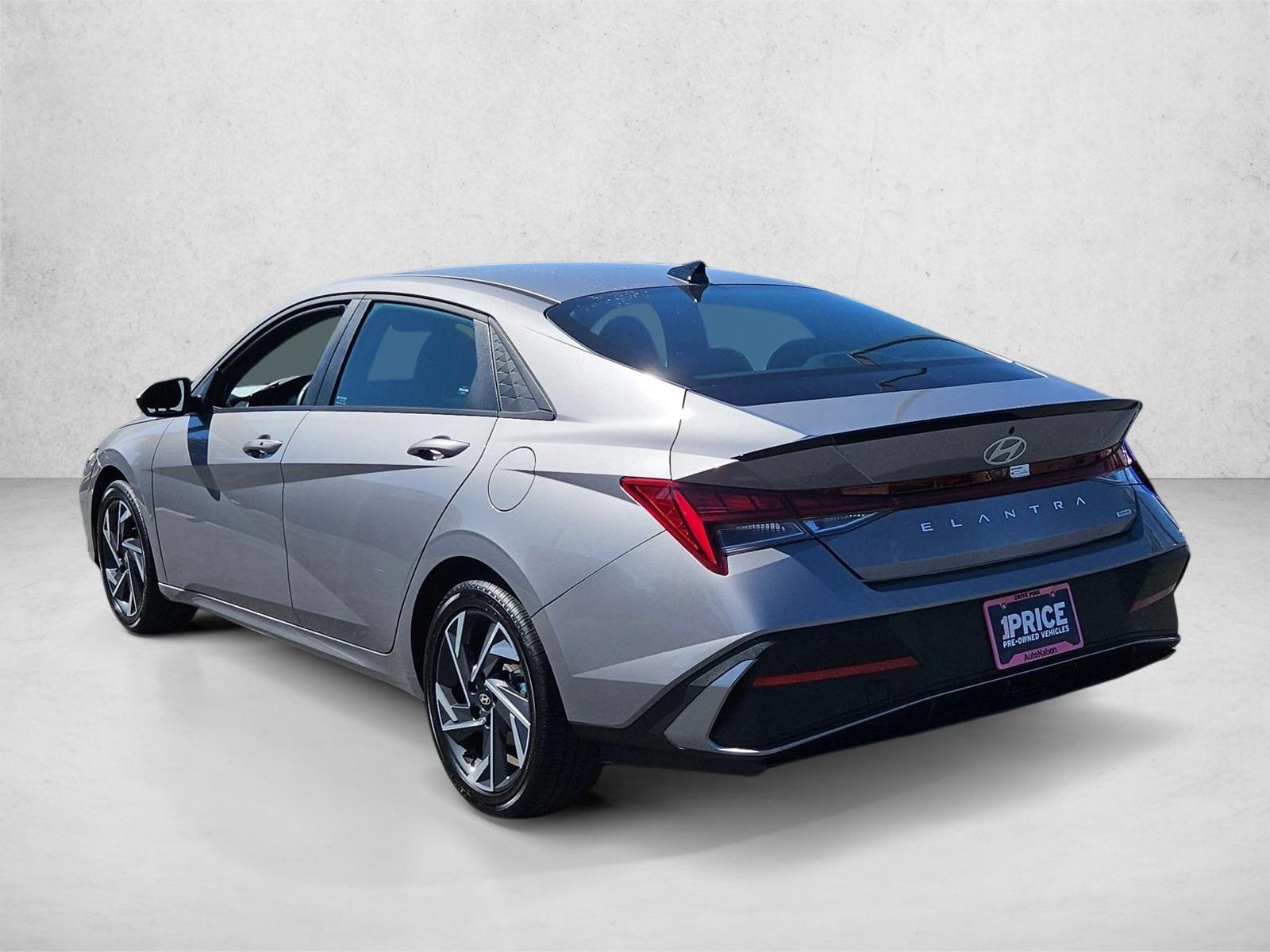 2025 Hyundai Elantra Blue - Photo 8