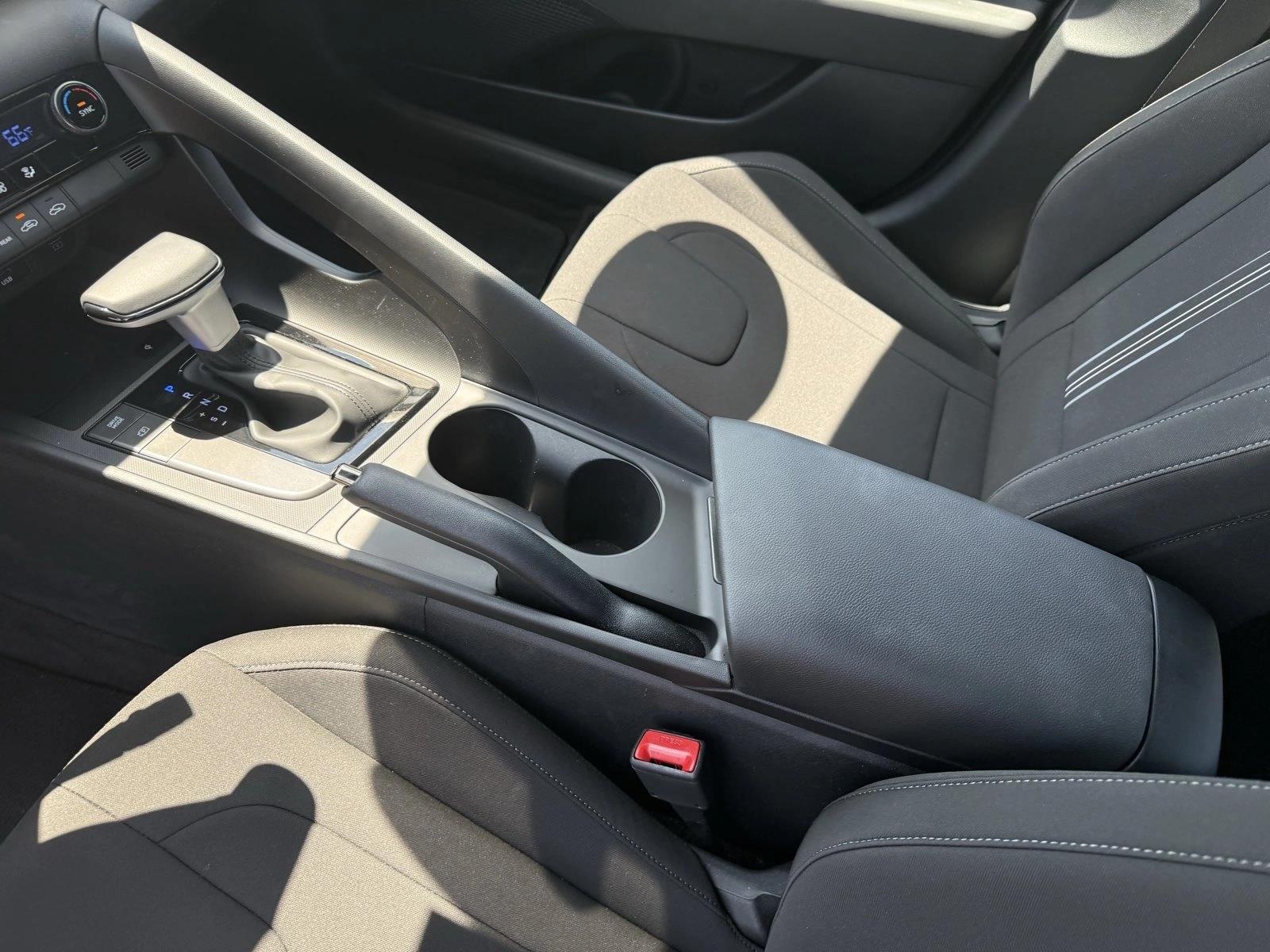 2026 Hyundai Elantra SEL Sport - Photo 13