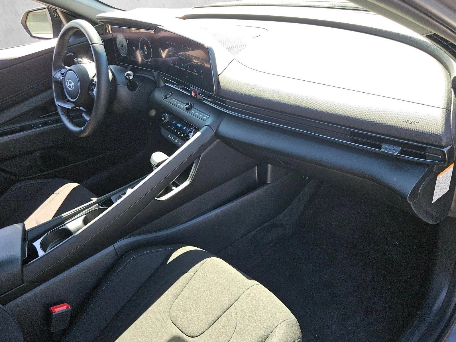 2025 Hyundai Elantra Blue - Photo 21