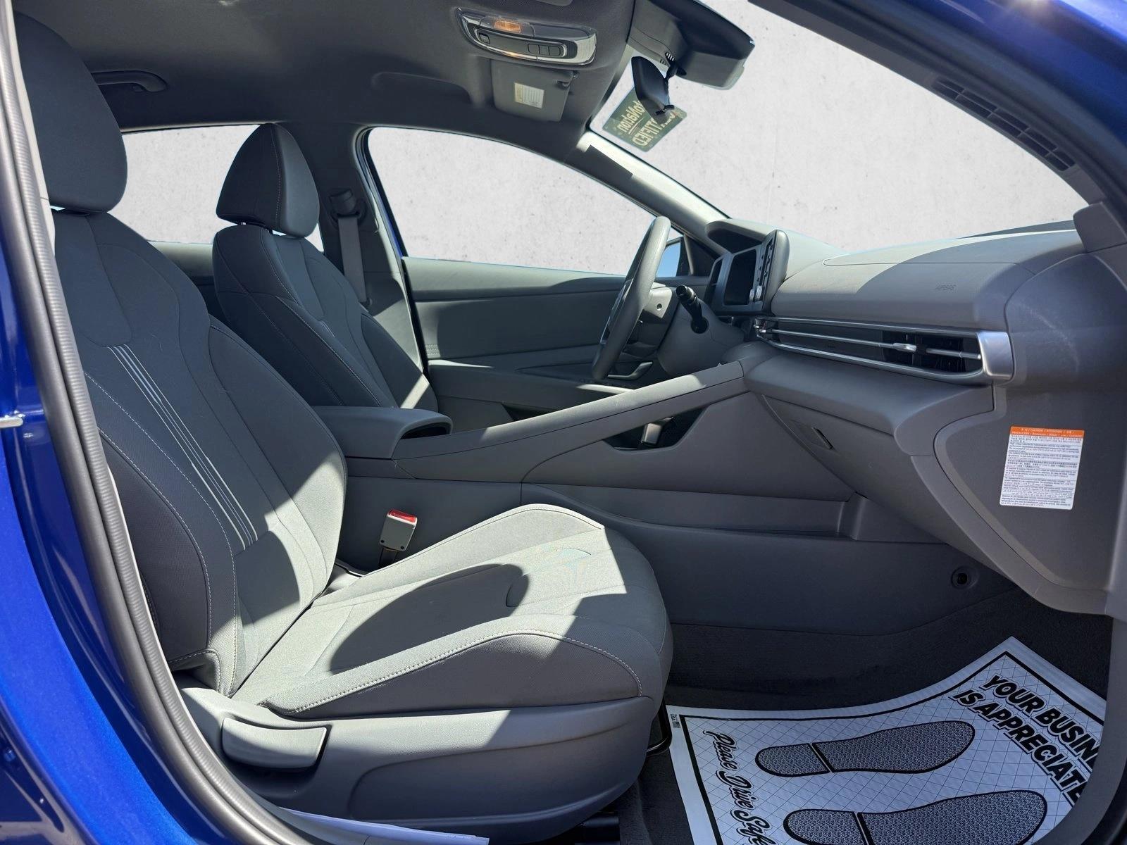 2025 Hyundai Elantra Blue - Photo 17