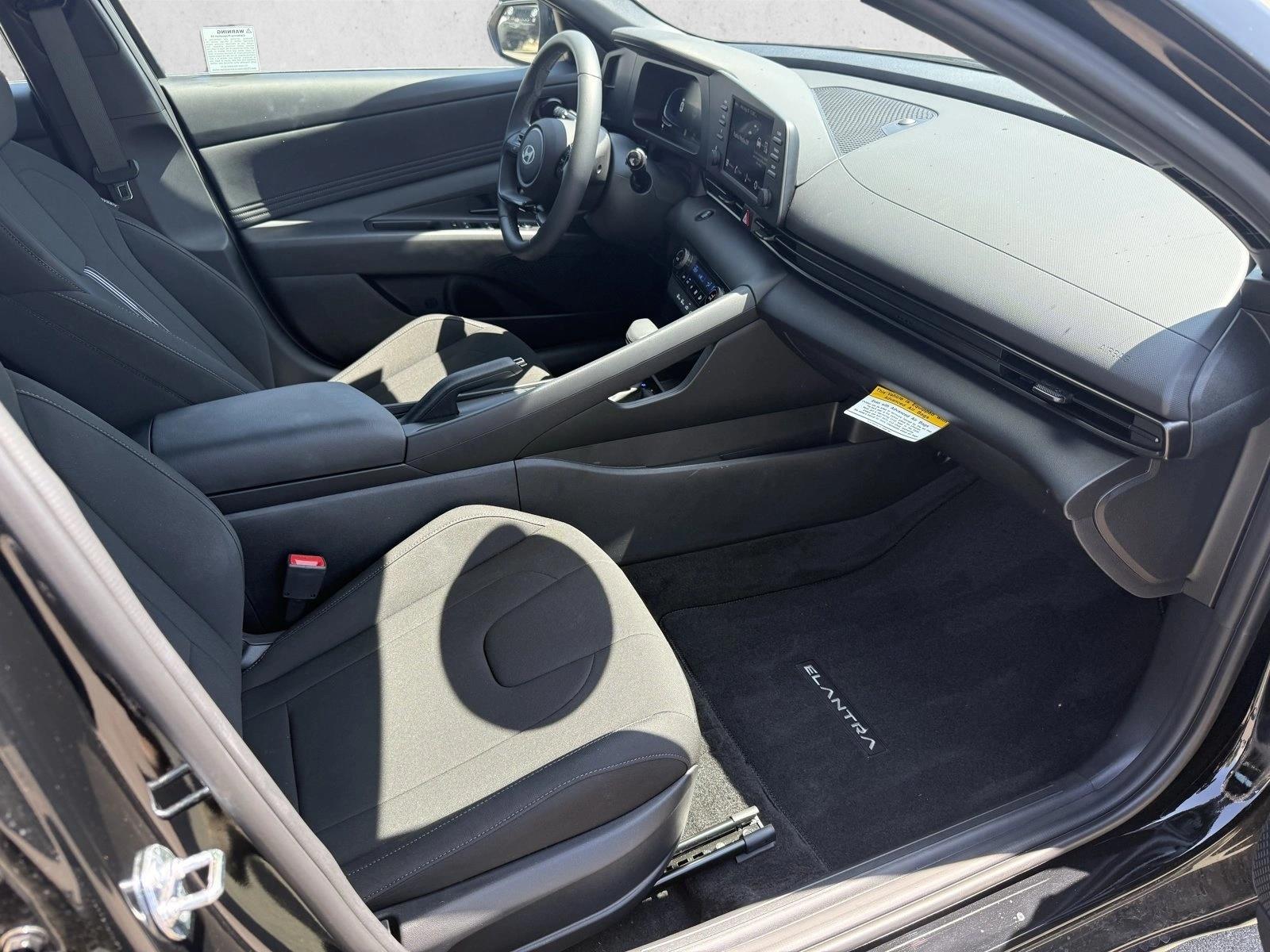 2026 Hyundai Elantra SEL Sport - Photo 17