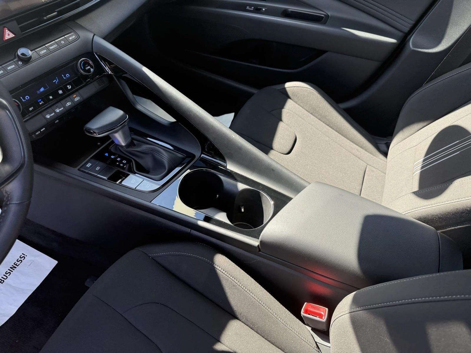 2025 Hyundai Elantra Blue - Photo 14