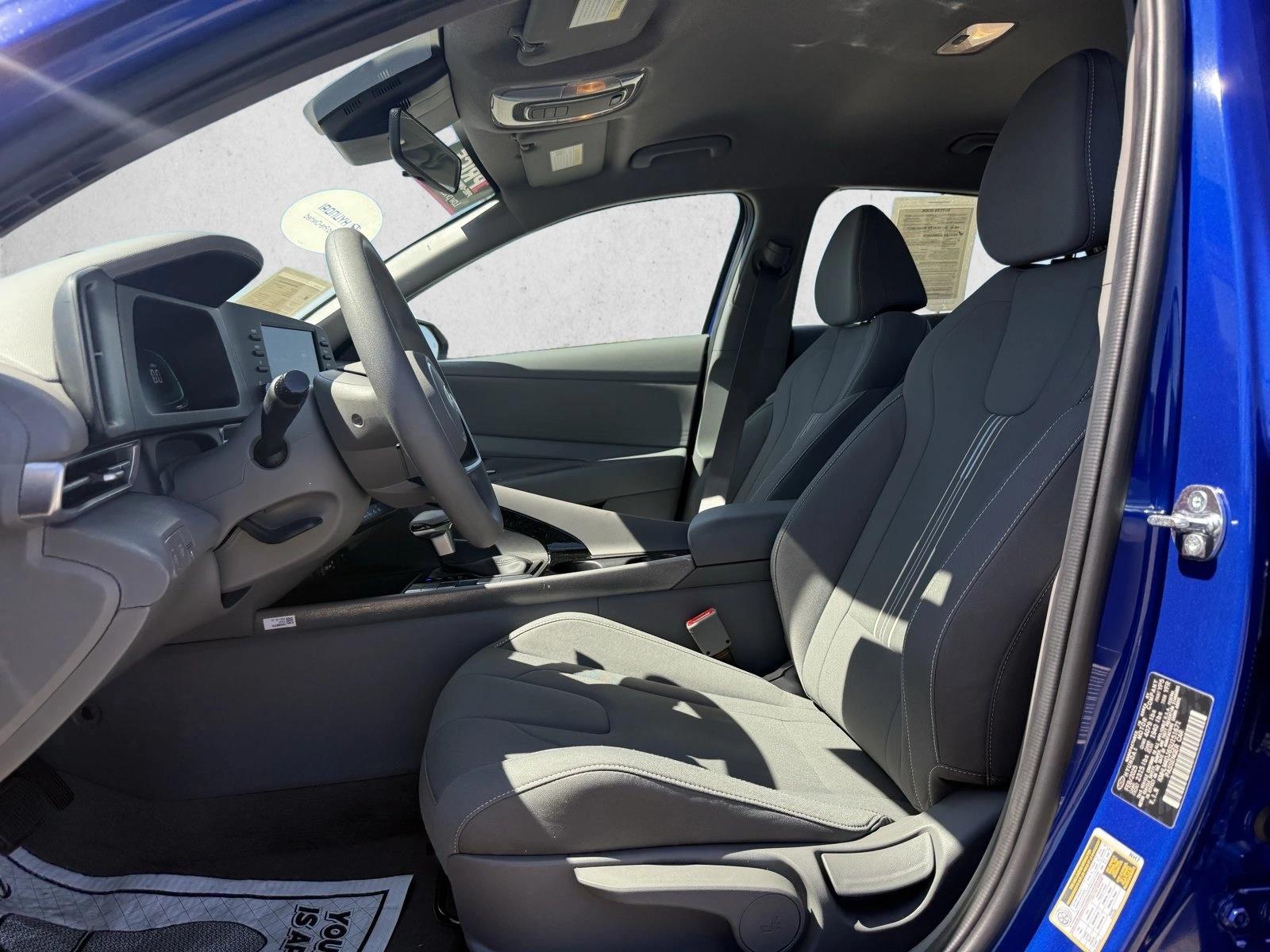 2025 Hyundai Elantra Blue - Photo 10