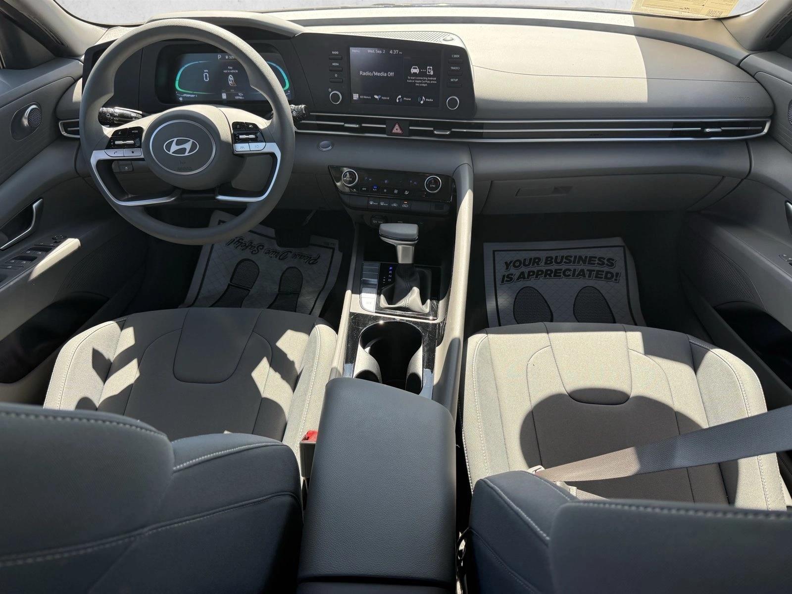 2025 Hyundai Elantra Blue - Photo 13