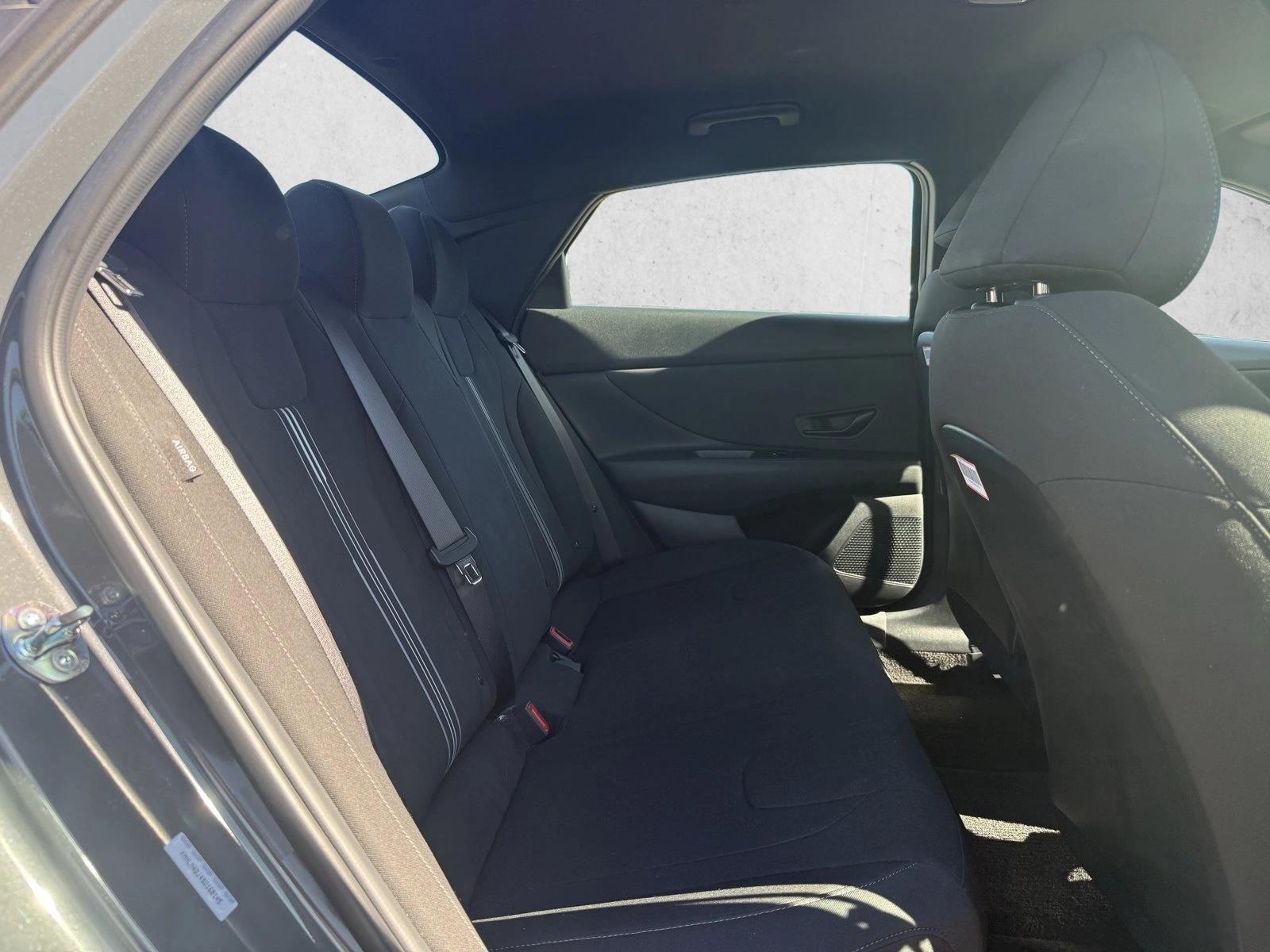 2025 Hyundai Elantra Blue - Photo 17