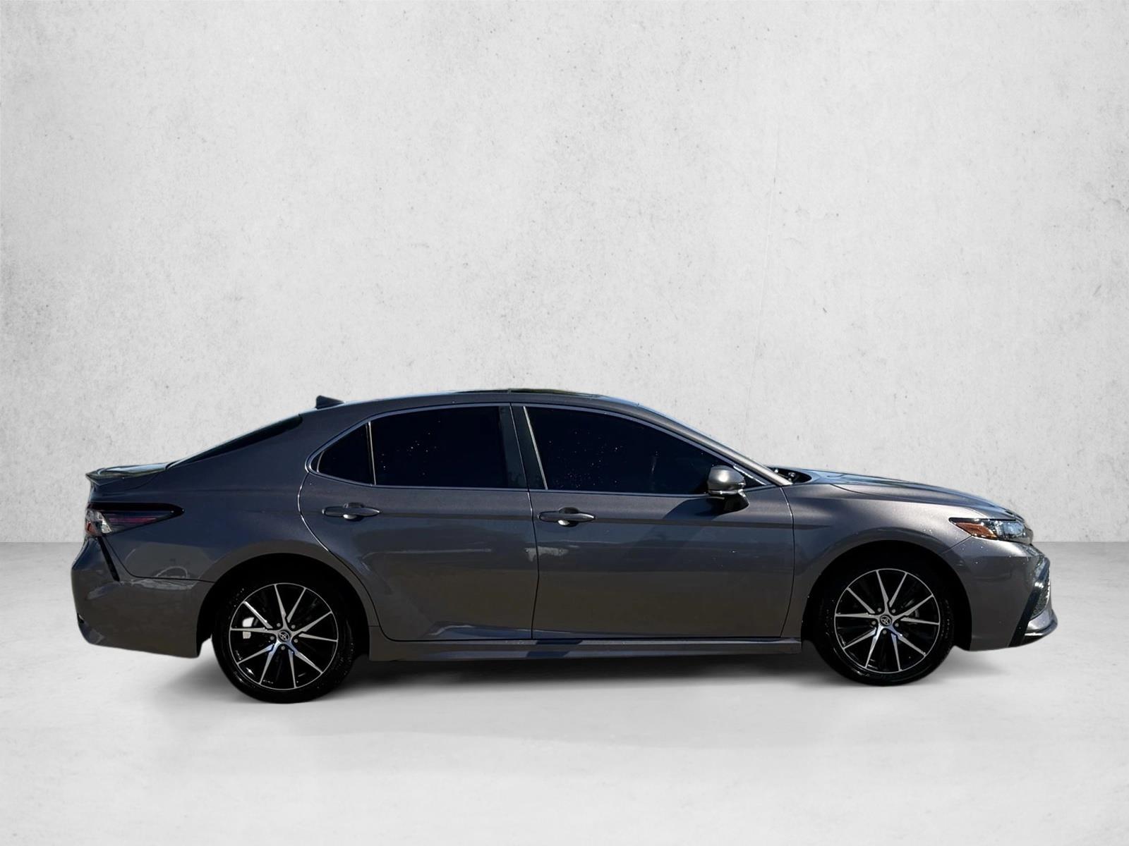 Used 2022 Toyota Camry Hybrid SE Sedan