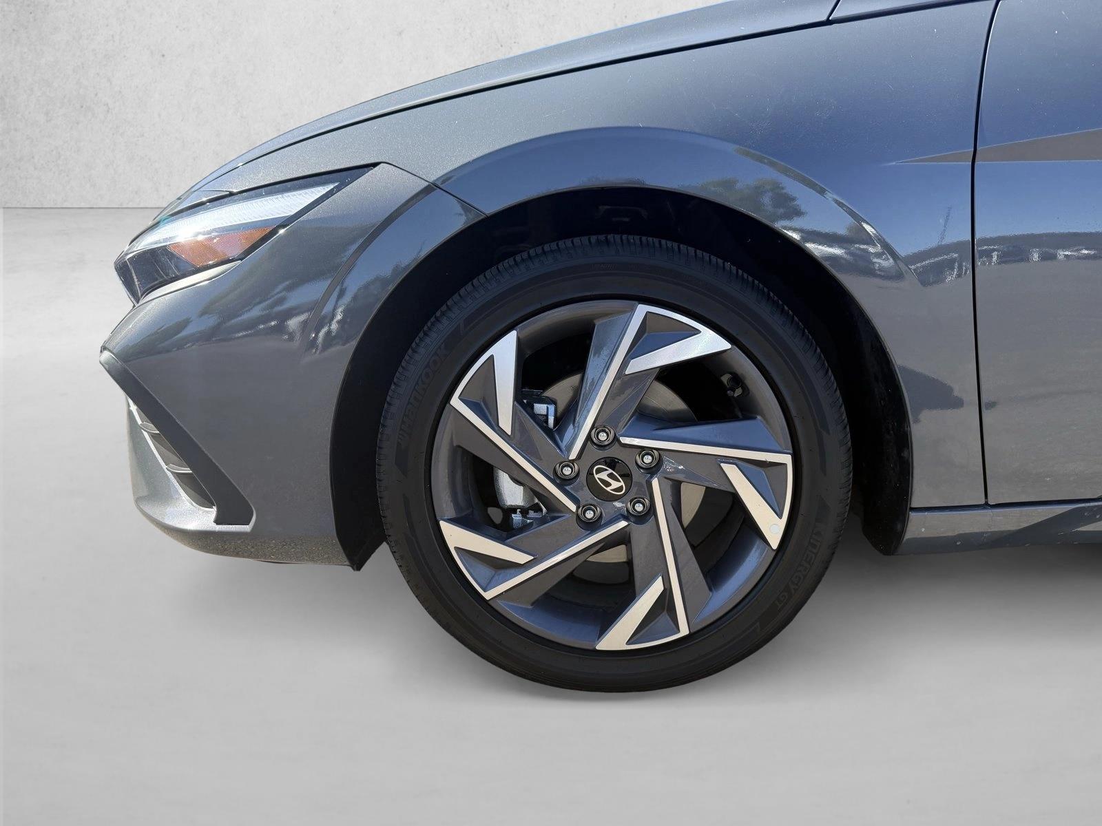 2025 Hyundai Elantra Blue - Photo 21