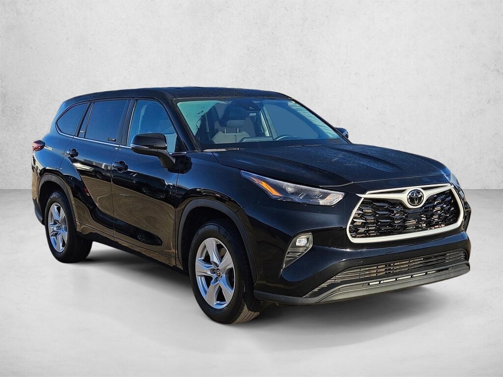 Used 2025 Toyota Highlander LE SUV