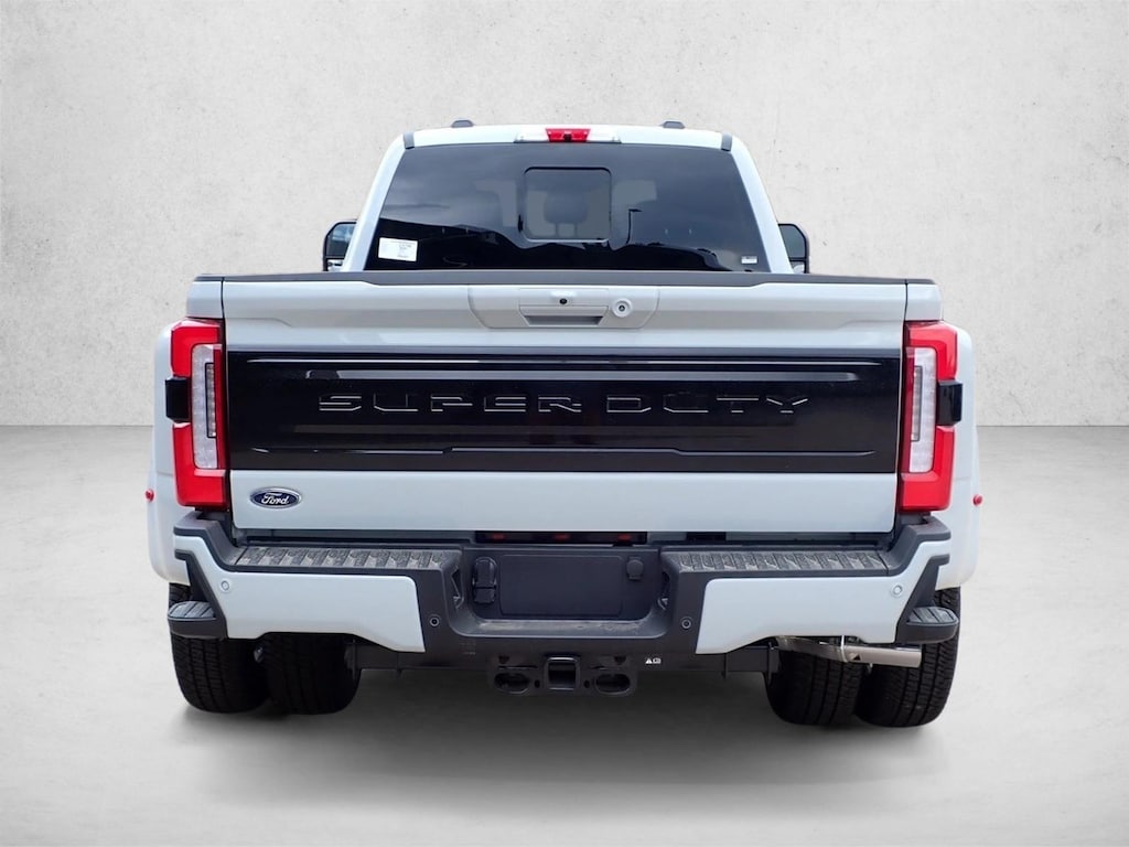 New 2026 Ford F-350 Platinum Truck Crew Cab