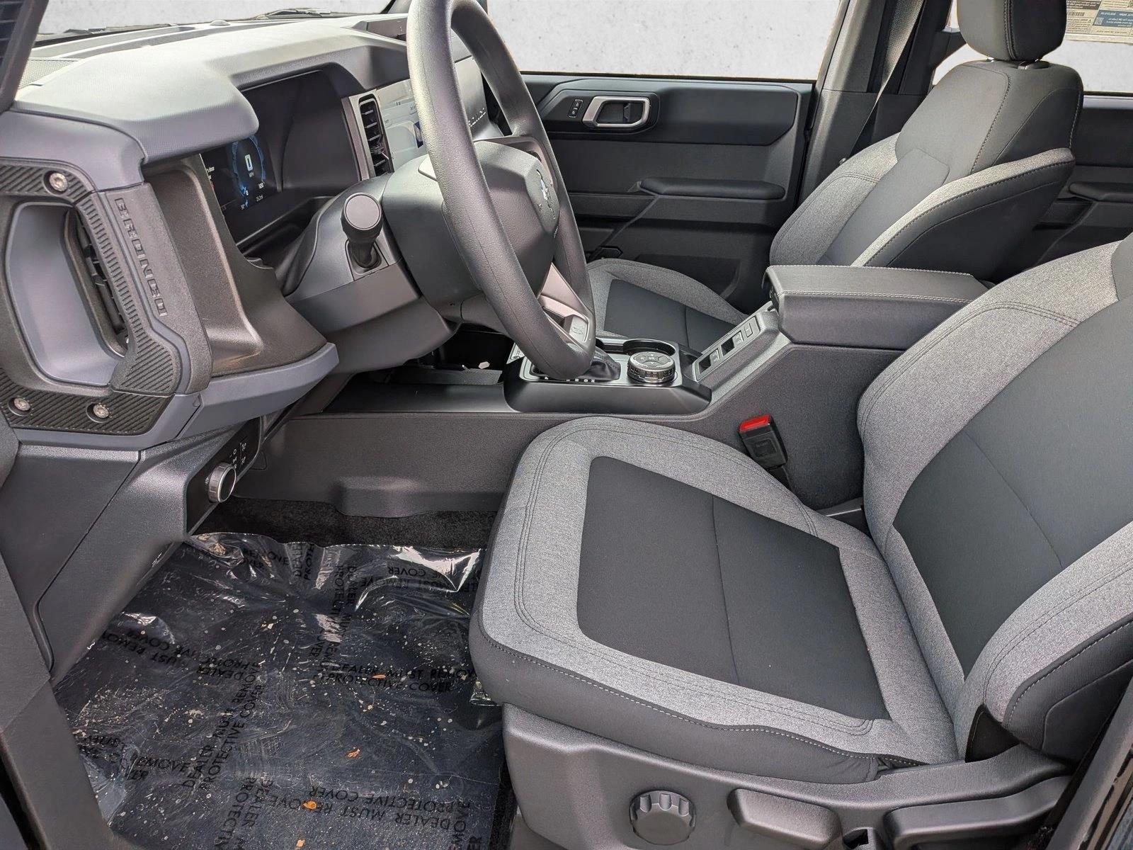 2025 Ford Bronco 4-Door Base - Photo 4