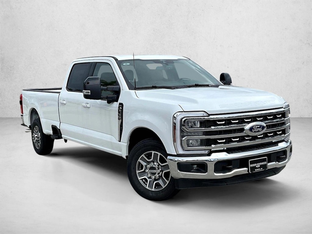 New 2026 Ford F-350 LARIAT Truck Crew Cab