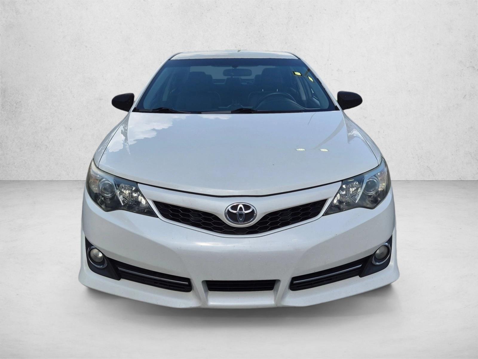 Used 2014 Toyota Camry SE Sedan