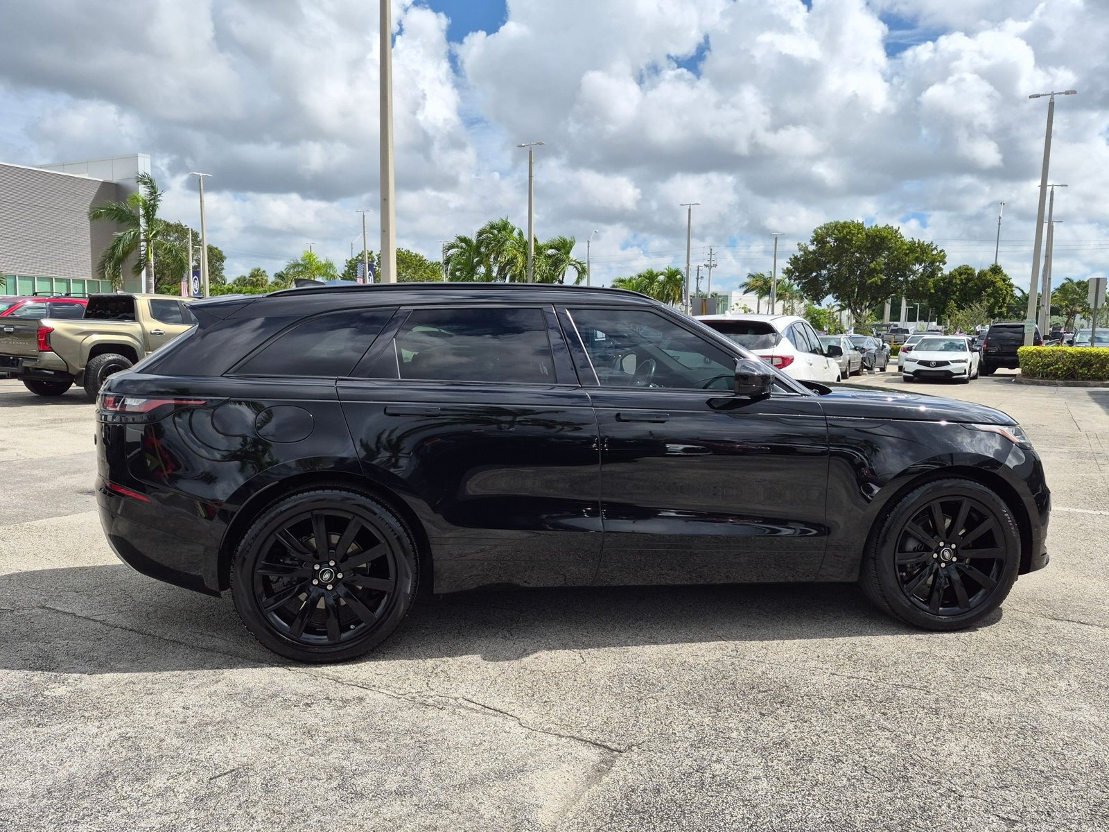 Used 2018 Land Rover Range Rover Velar R-Dynamic SE SUV