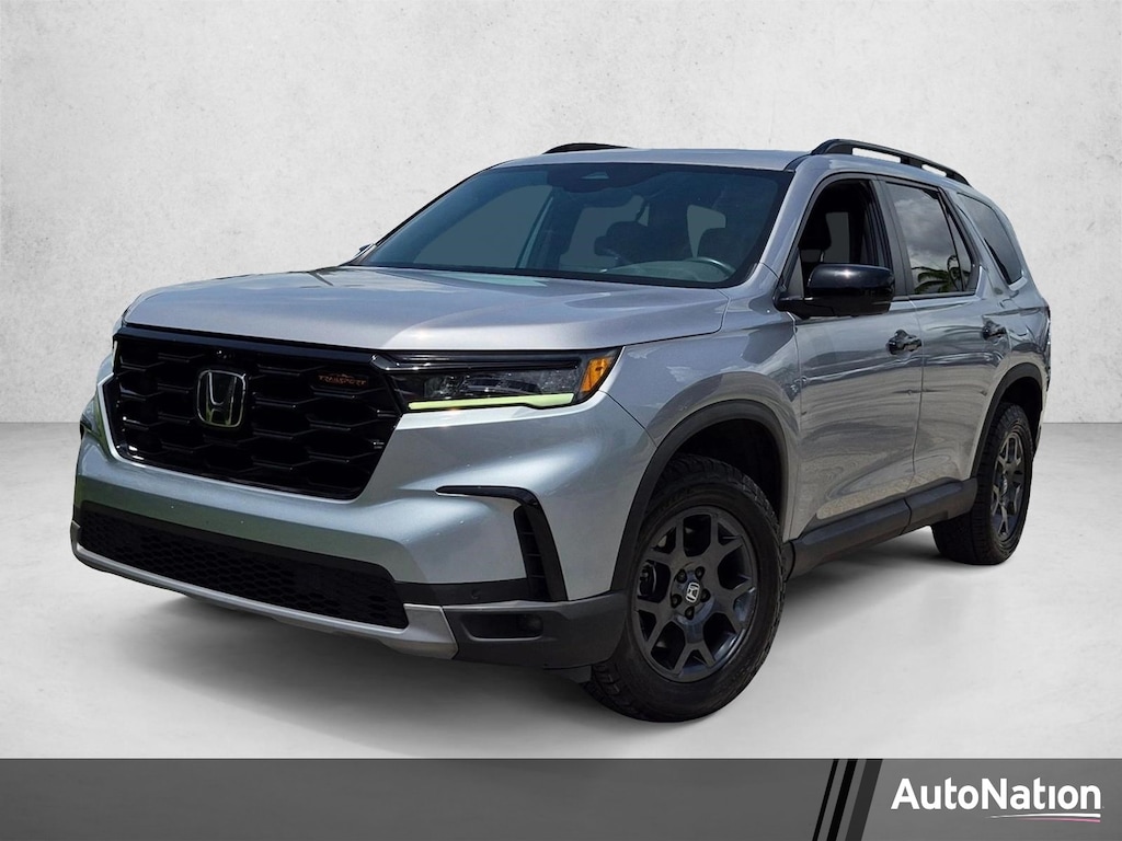 Used 2025 Honda Pilot TrailSport SUV