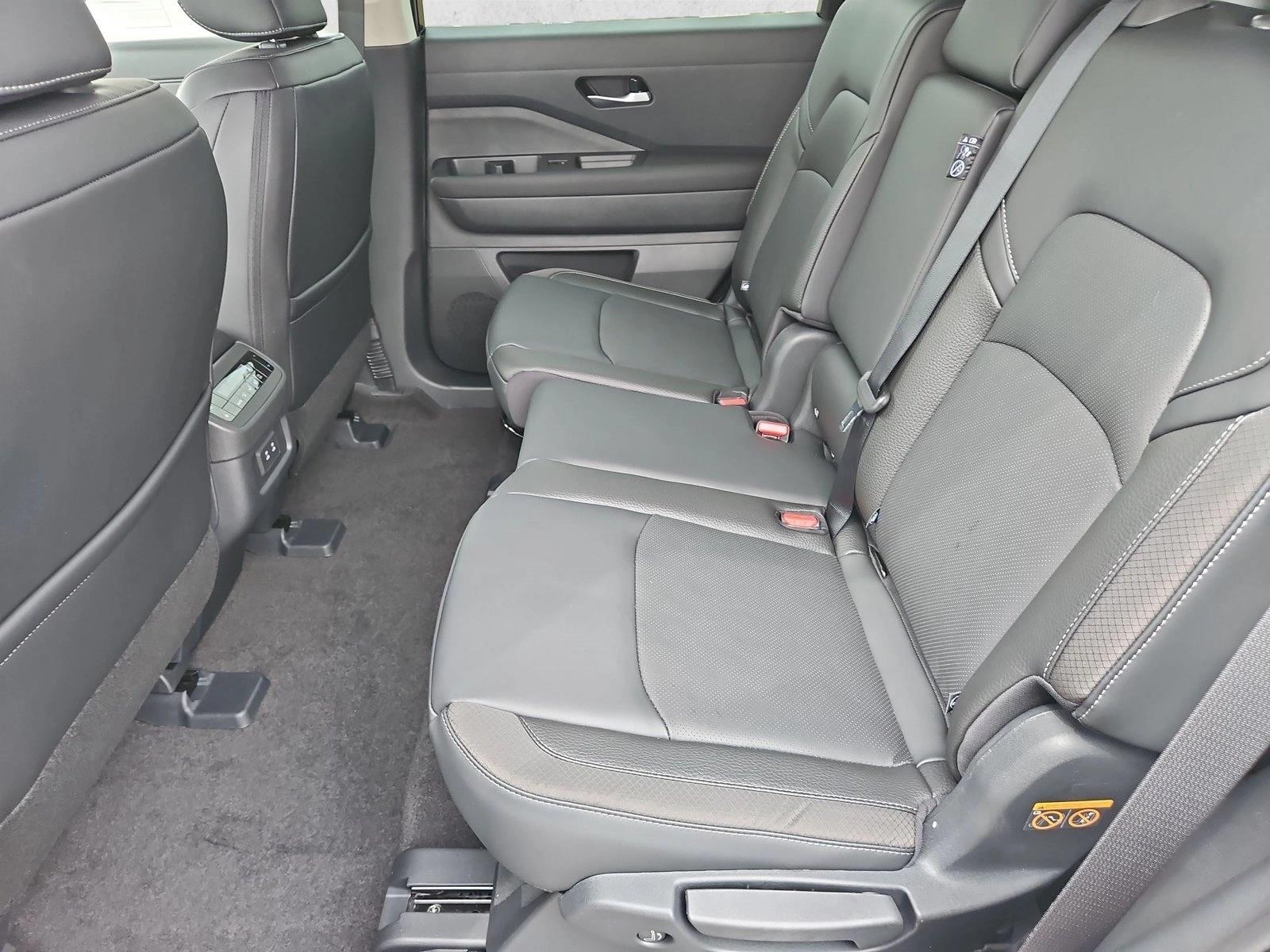 2026 Nissan Pathfinder SL - Photo 15