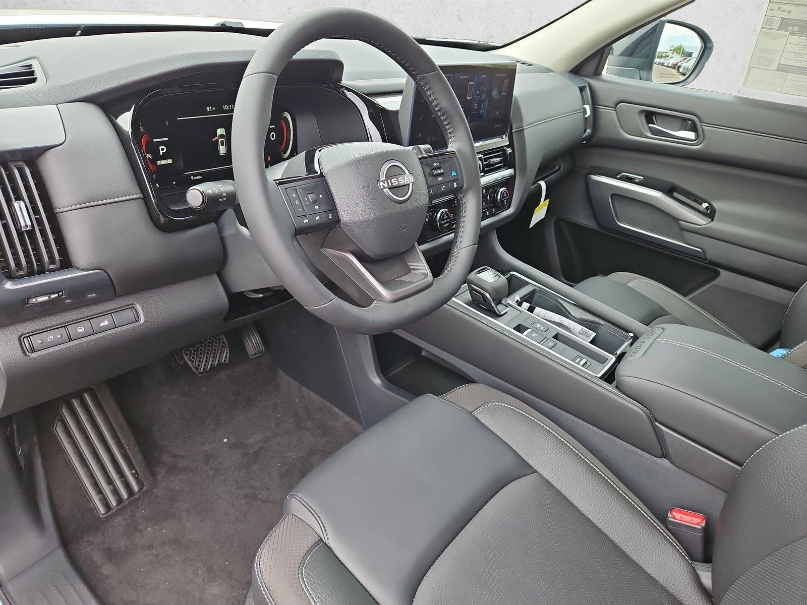 2026 Nissan Pathfinder SL - Photo 3