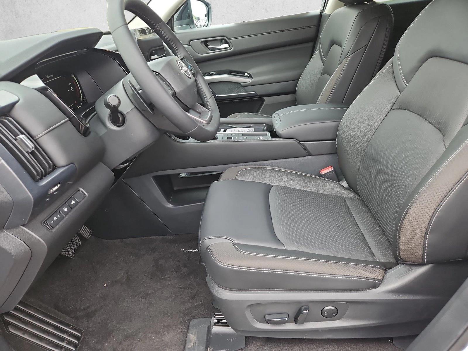 2026 Nissan Pathfinder SL - Photo 4