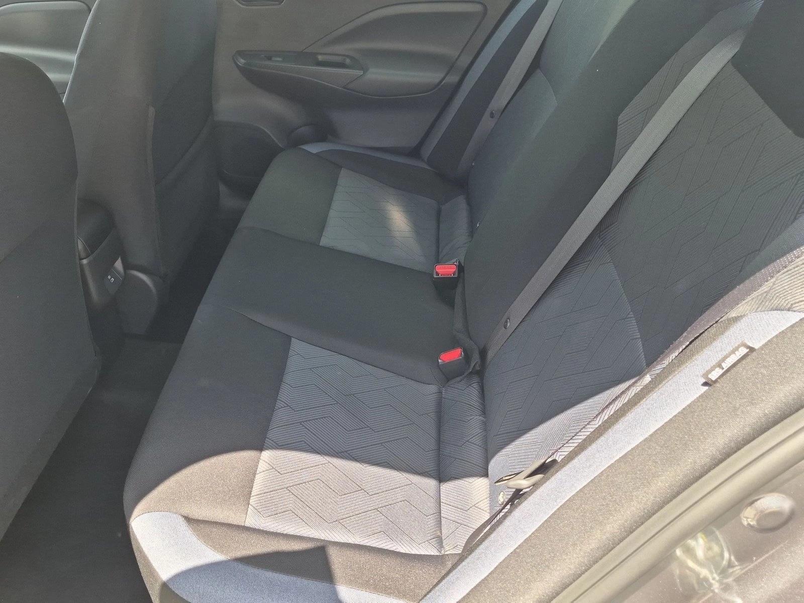 2025 Nissan Versa Sedan SV - Photo 17
