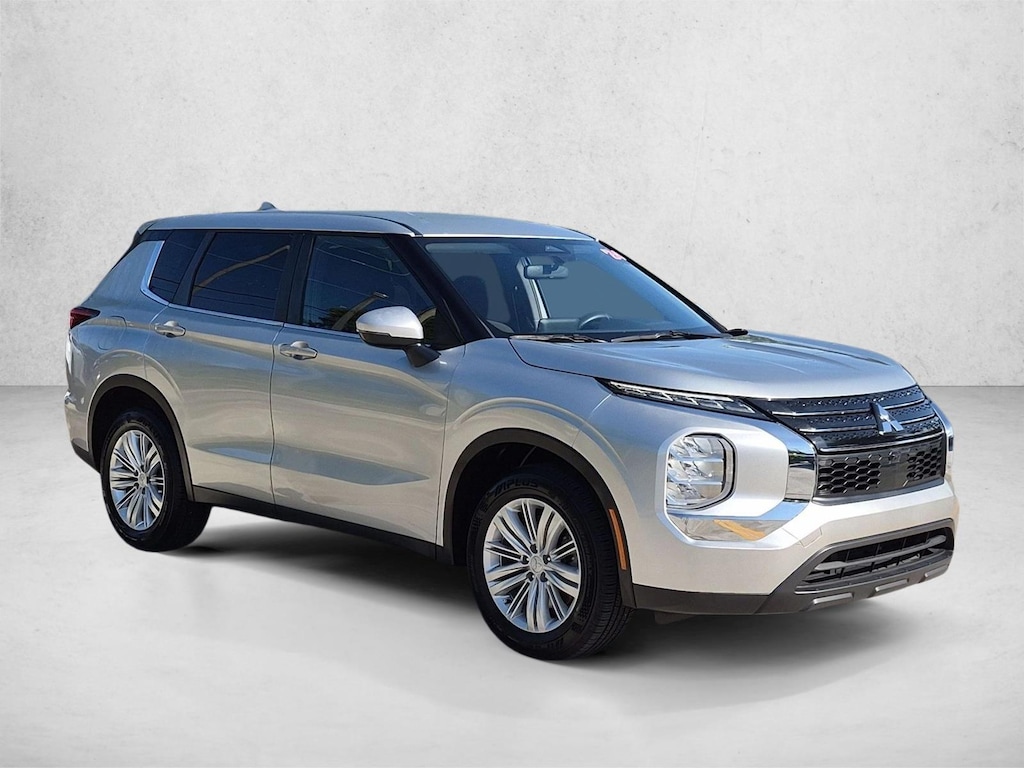 Used 2024 Mitsubishi Outlander ES SUV