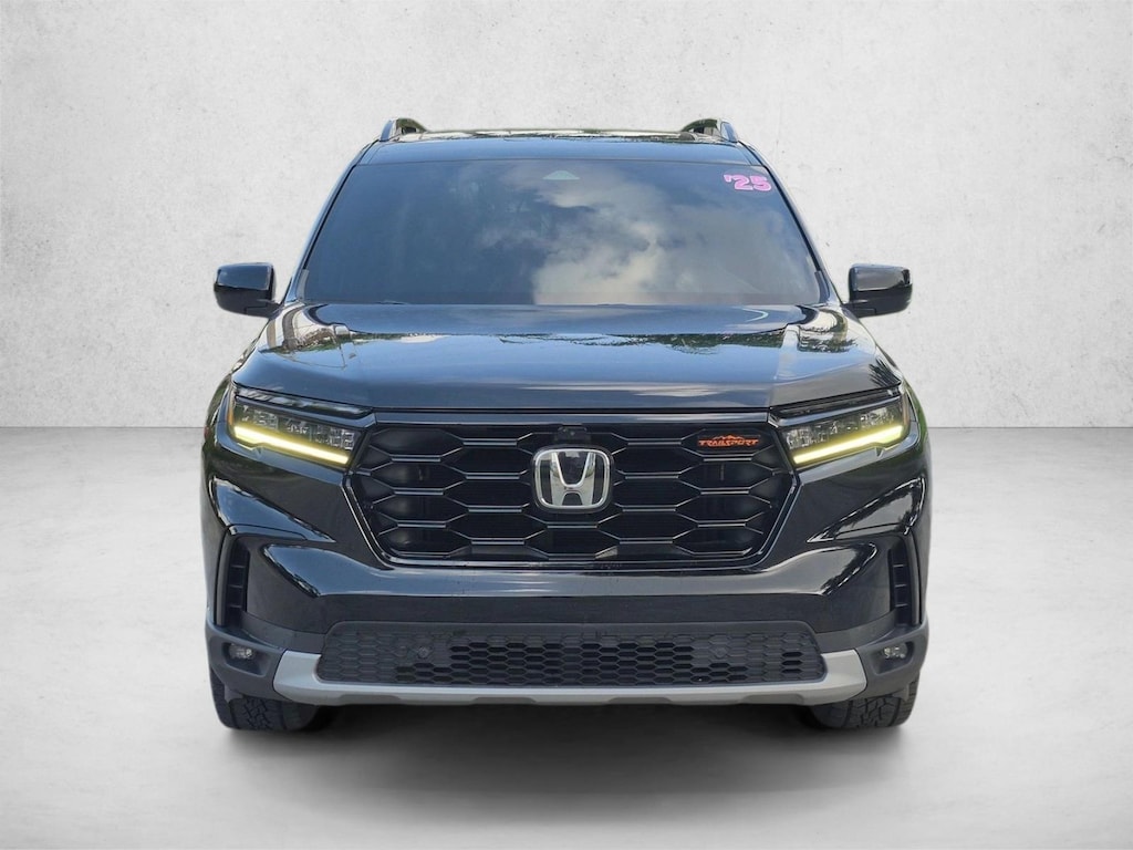 Used 2025 Honda Pilot TrailSport SUV