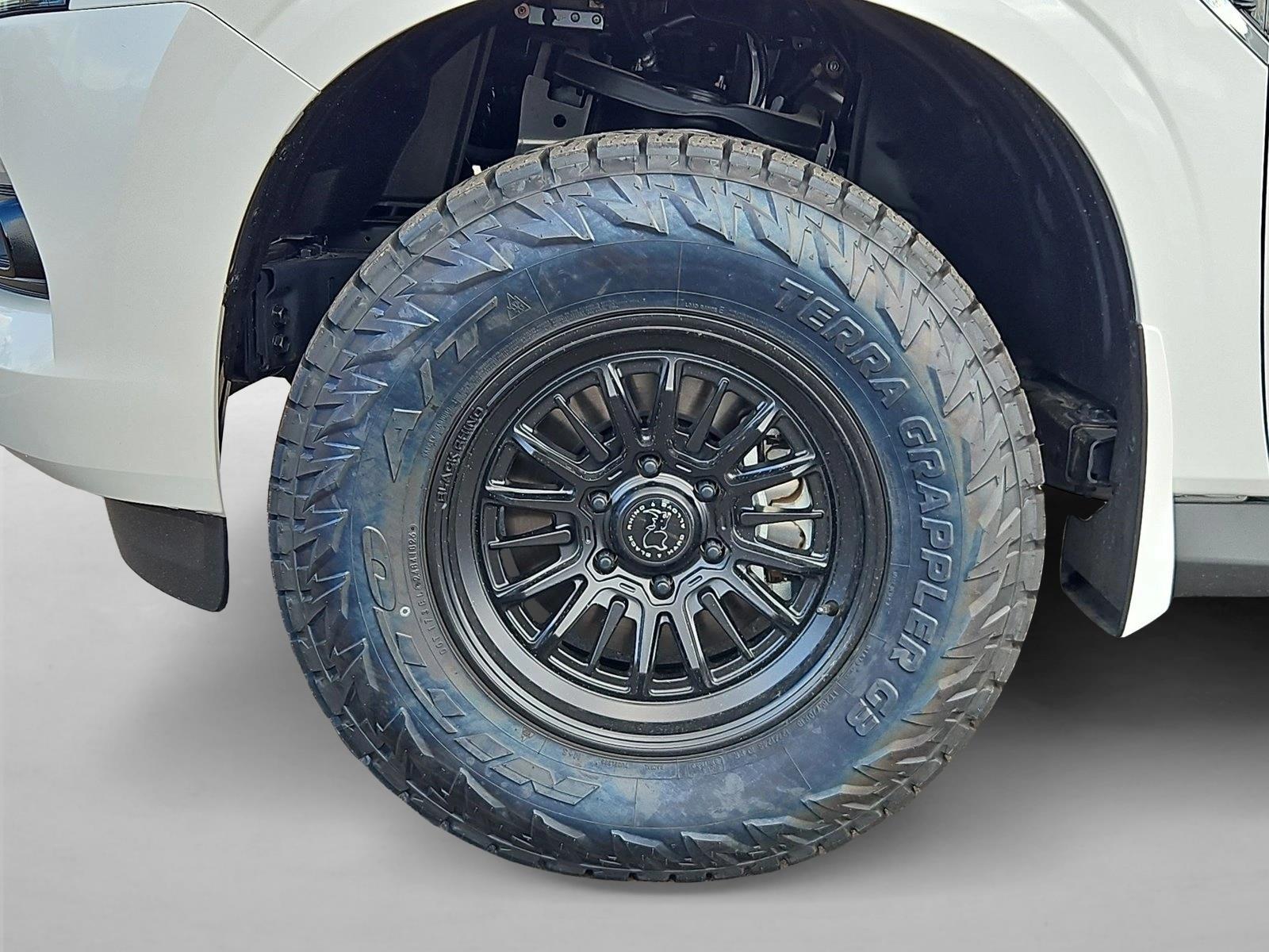 2026 Nissan Armada SV - Photo 10