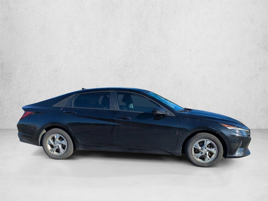Used 2023 Hyundai Elantra SE Sedan