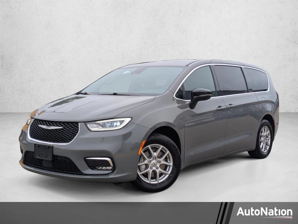 Used 2025 Chrysler Pacifica Select Van Passenger Van