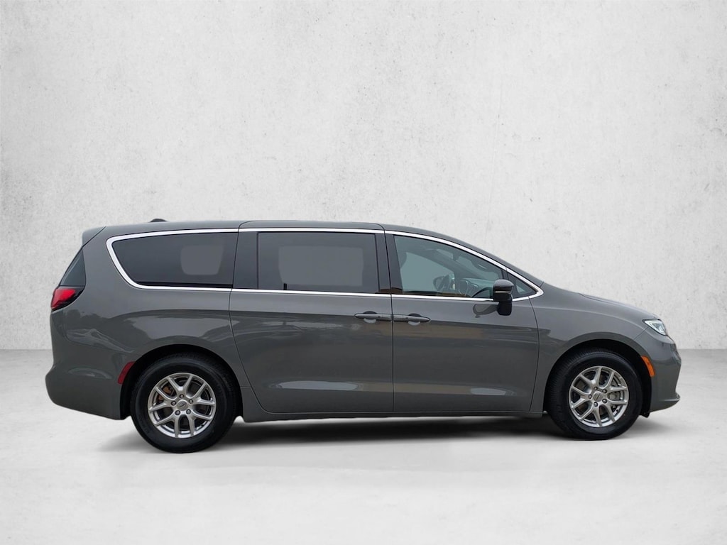 Used 2025 Chrysler Pacifica Select Van Passenger Van