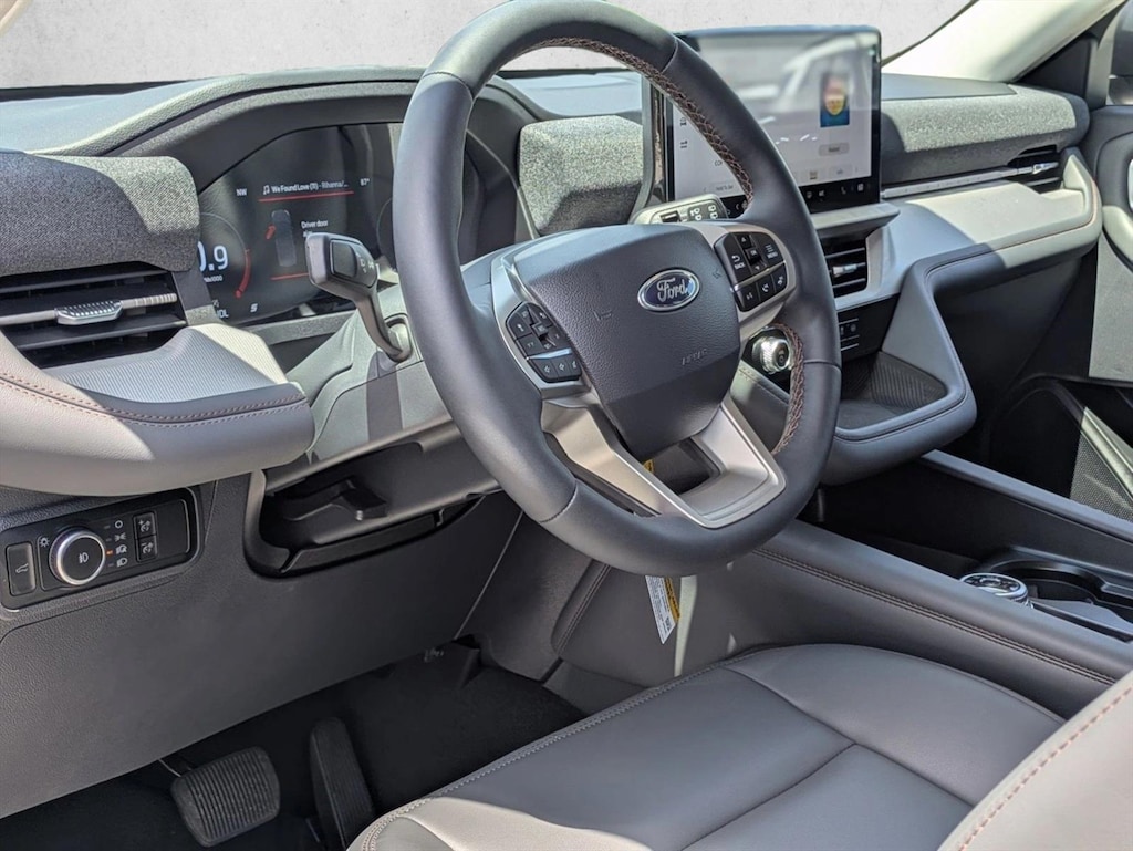 New 2026 Ford Explorer Active w/200A Pkg SUV
