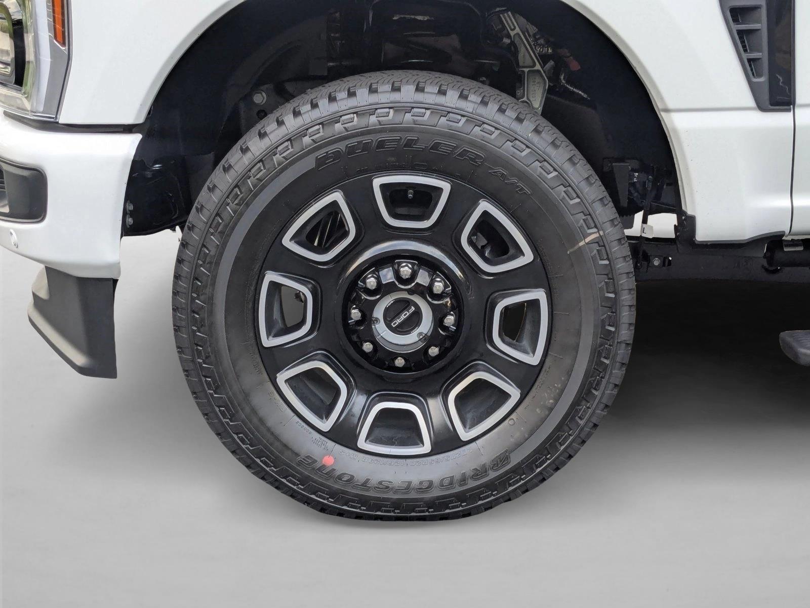 2026 Ford F-250 Super Duty Platinum - Photo 9