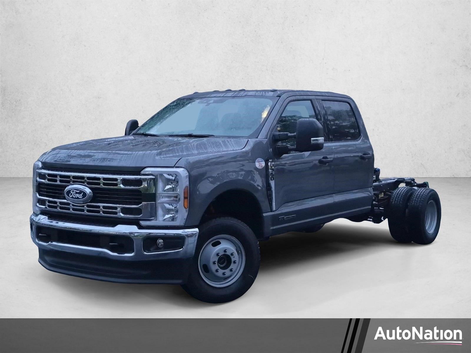2027 Ford F-350 Chassis XLT Truck Crew Cab