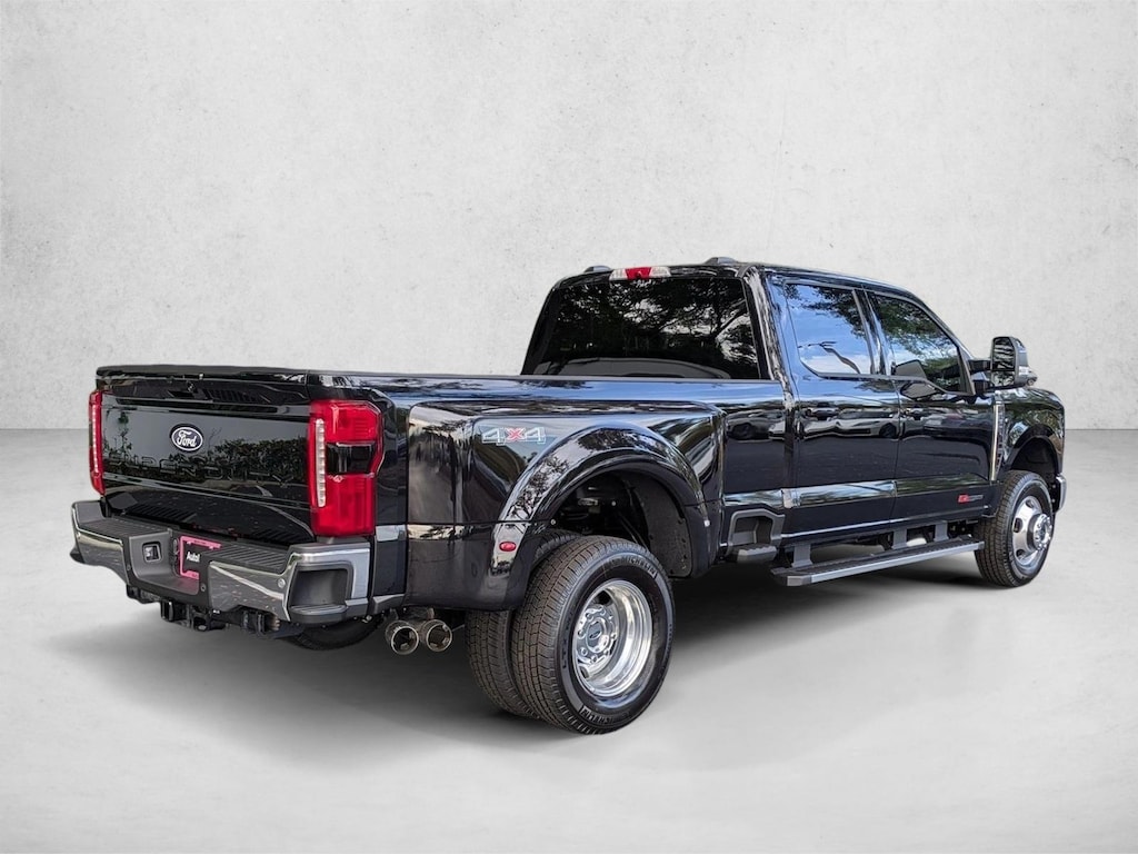 New 2027 Ford F-350 LARIAT Truck Crew Cab