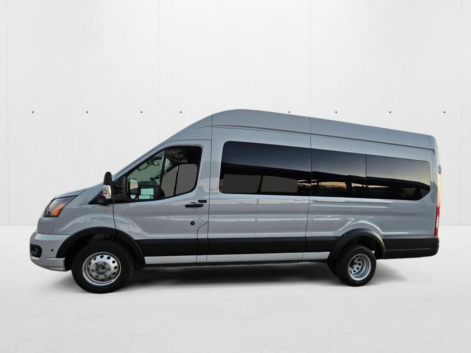 2025 Ford Transit Passenger Van XLT - Photo 5