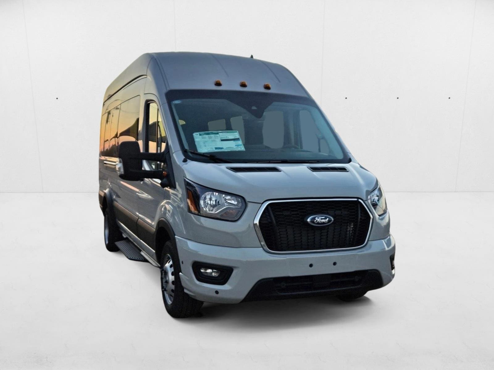2025 Ford Transit Passenger Van XLT - Photo 7
