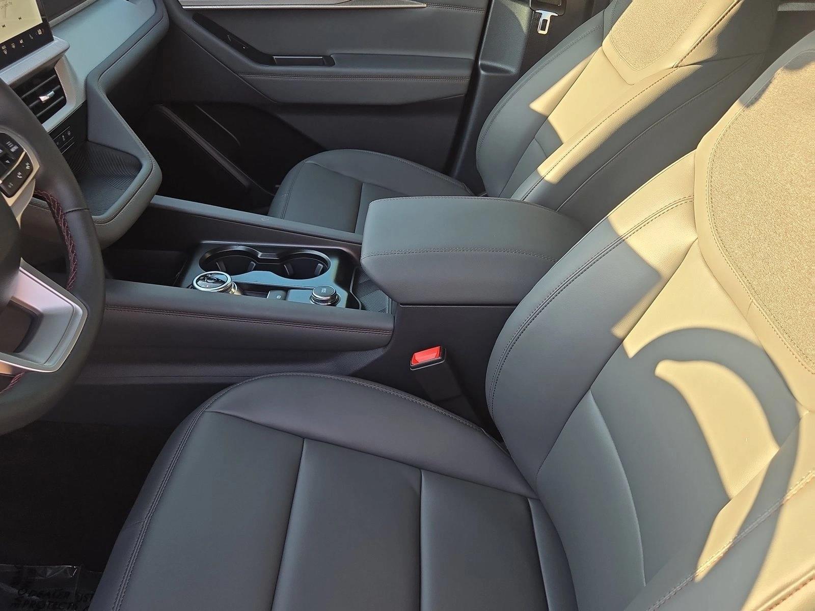New 2027 Ford Explorer Active w/200A Pkg SUV