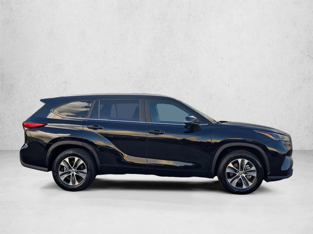 Used 2023 Toyota Highlander XLE SUV