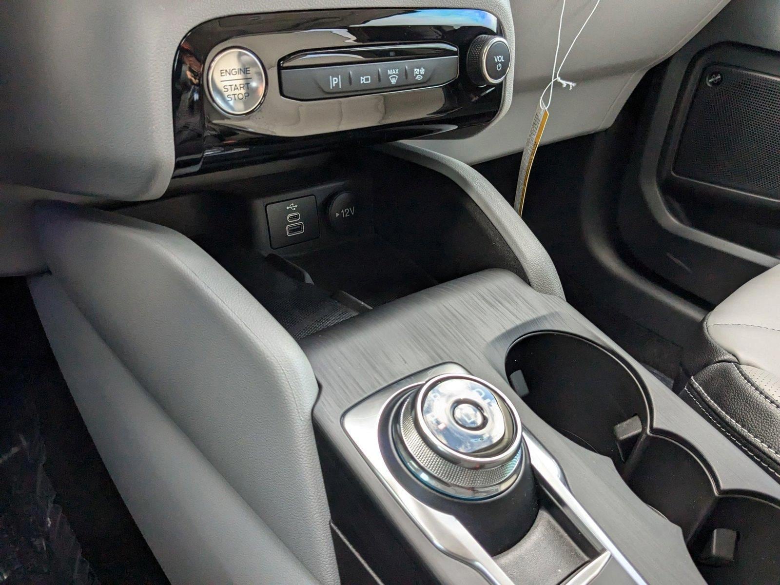 2025 Ford Escape Plug-in hybrid PHEV - Photo 14