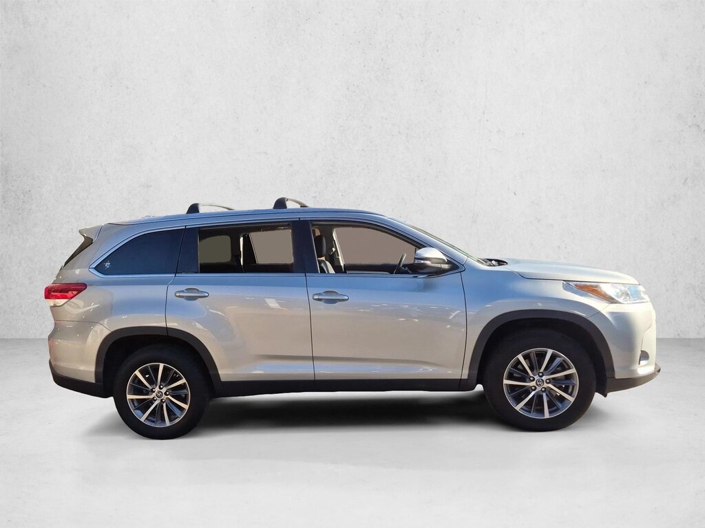 Used 2019 Toyota Highlander XLE V6 SUV