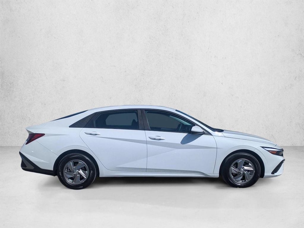 Used 2025 Hyundai Elantra SE Sedan