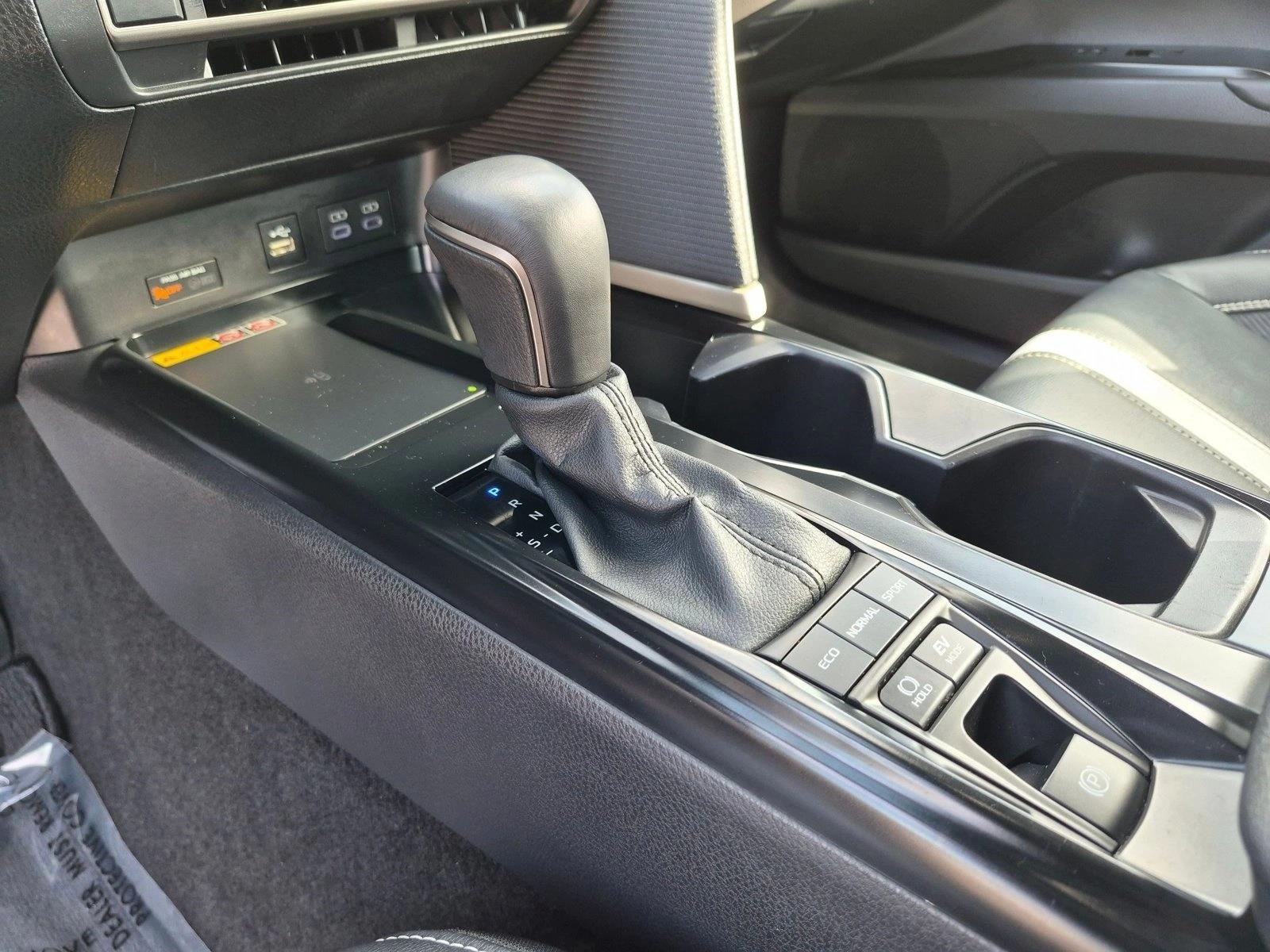 2025 Toyota Camry SE - Photo 12