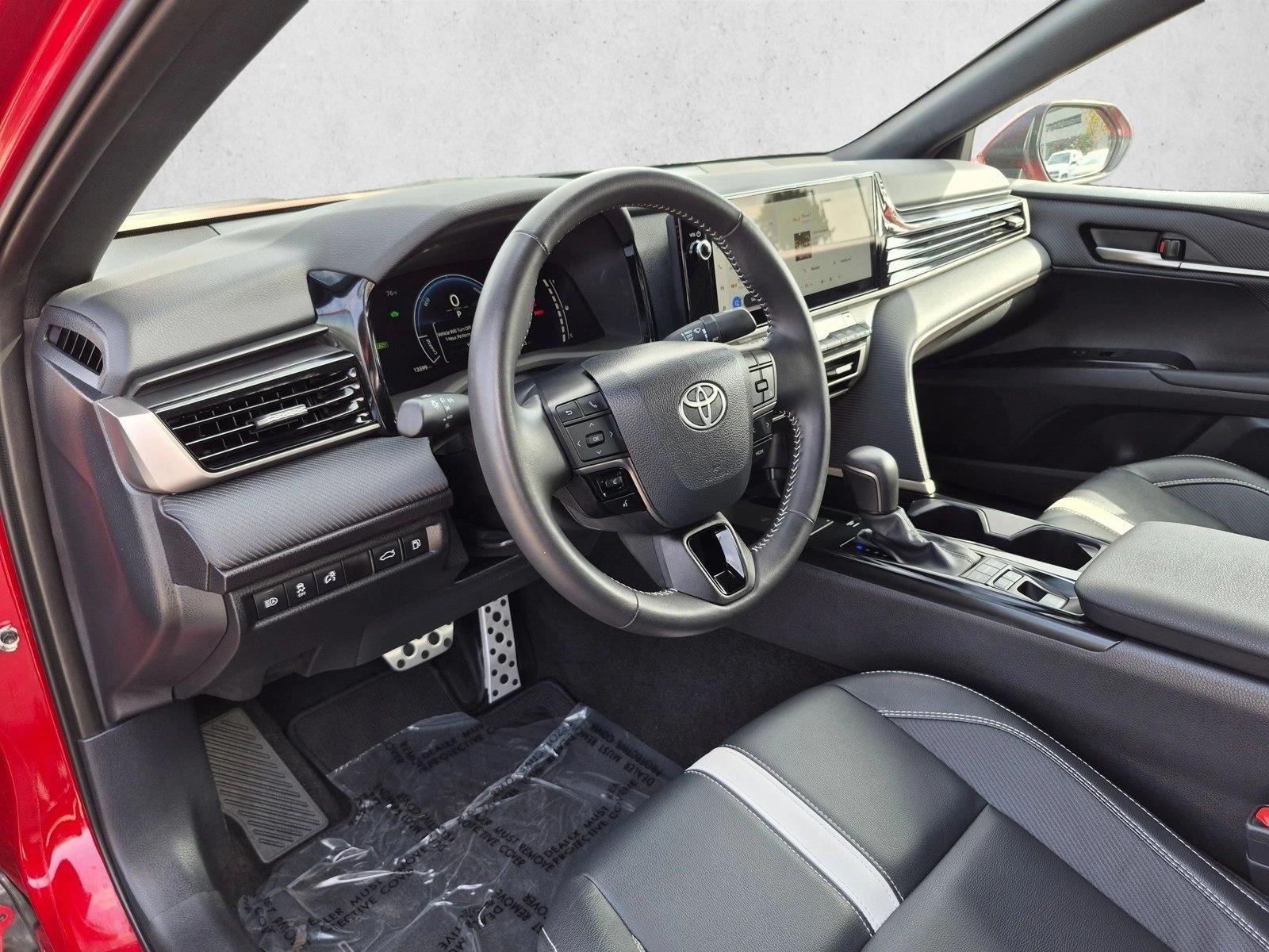 2025 Toyota Camry SE - Photo 10