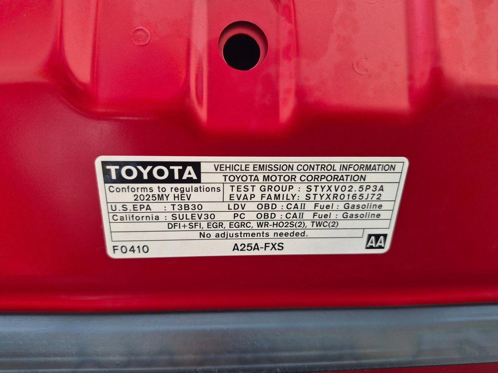 2025 Toyota Camry SE - Photo 25