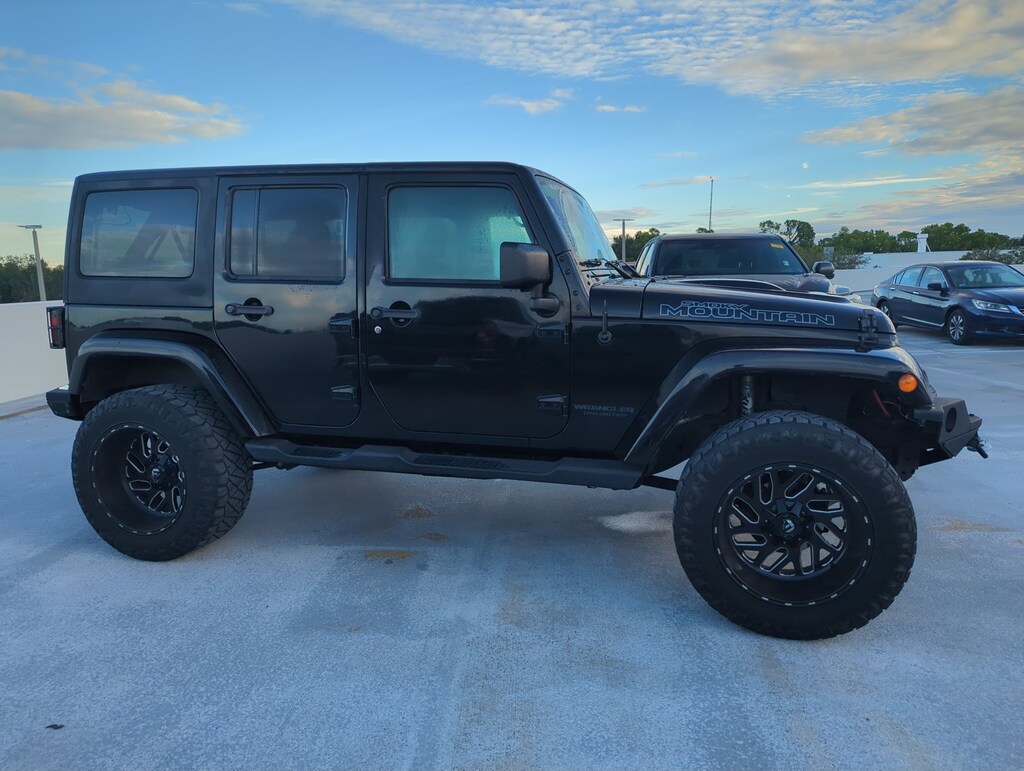 Used 2017 Jeep Wrangler JK Unlimited Sahara 4x4 SUV