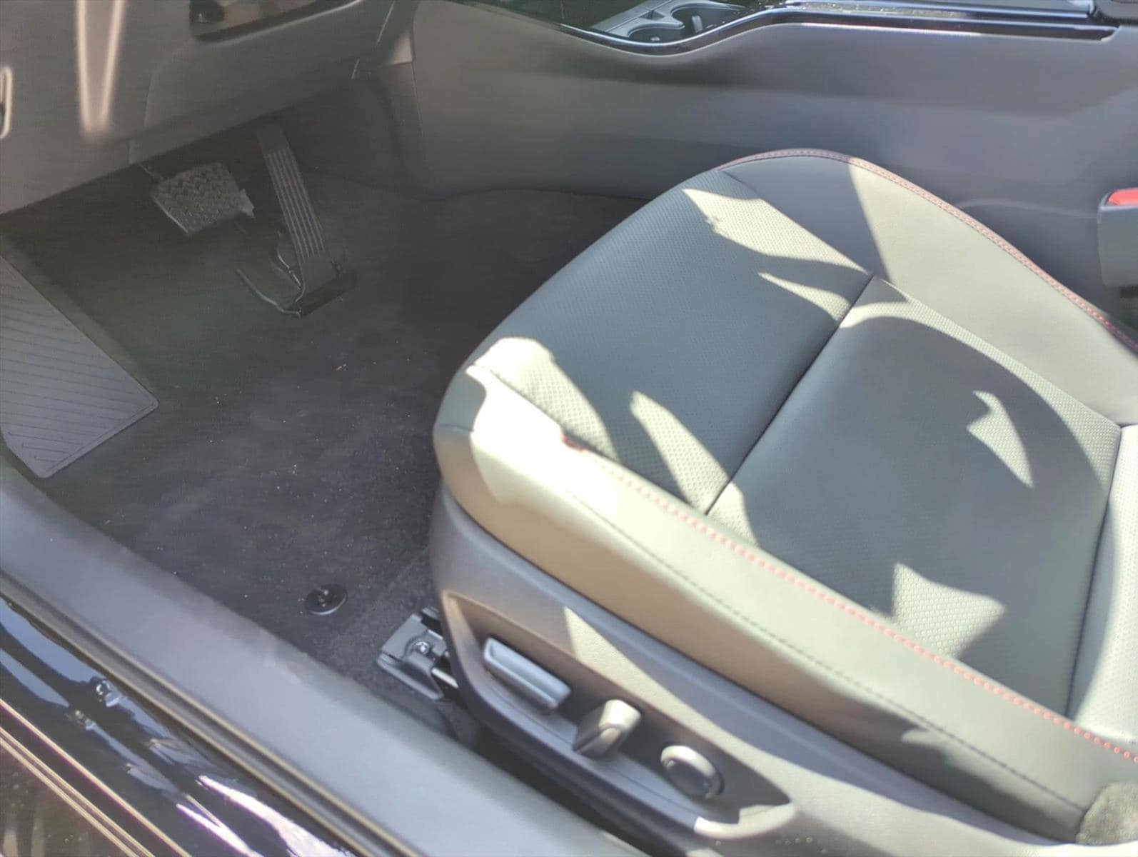 2025 Toyota Prius XSE Premium - Photo 4