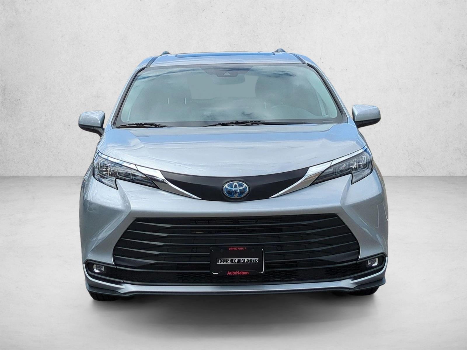 Used 2025 Toyota Sienna XLE 8 Passenger Van Passenger Van
