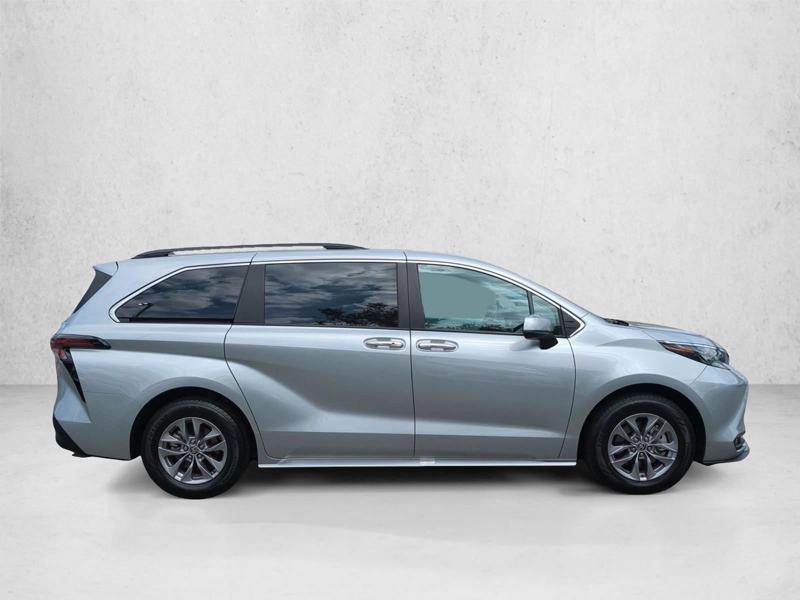 Used 2025 Toyota Sienna XLE 8 Passenger Van Passenger Van