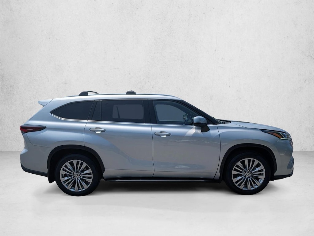 Used 2025 Toyota Highlander Platinum SUV