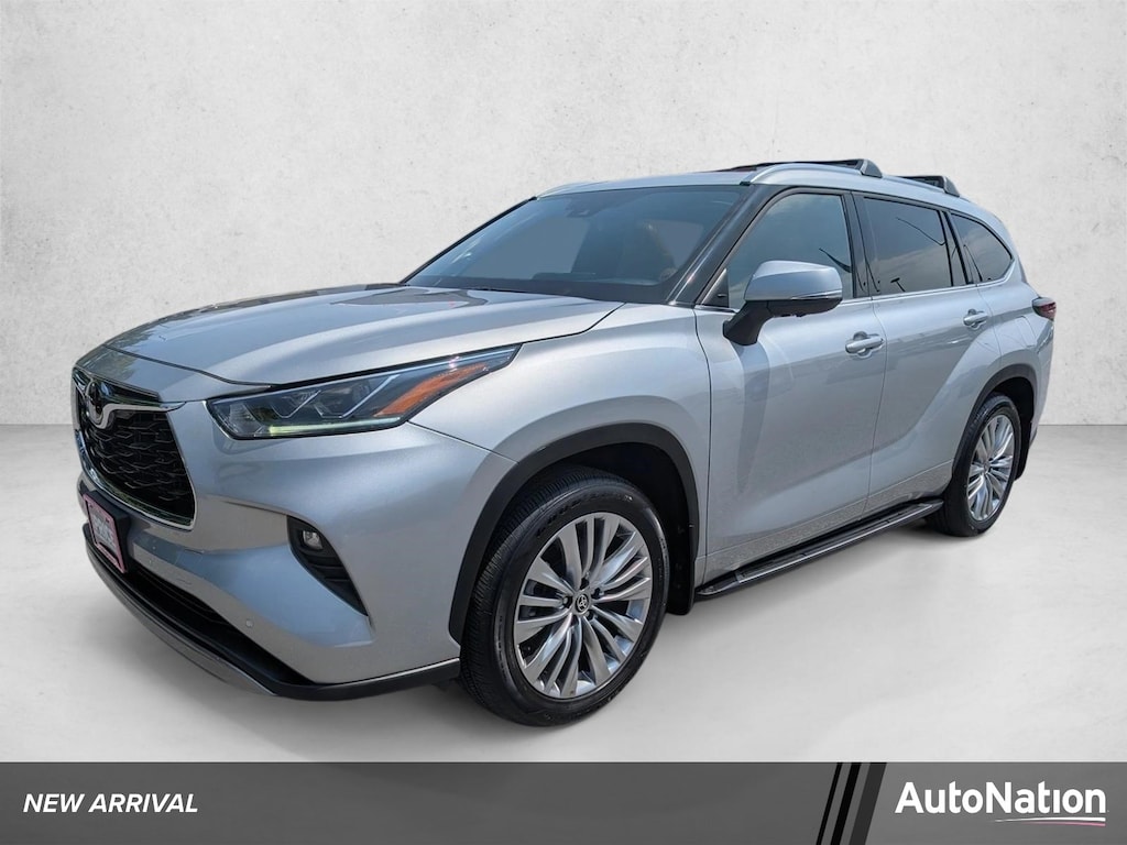 Used 2025 Toyota Highlander Platinum SUV